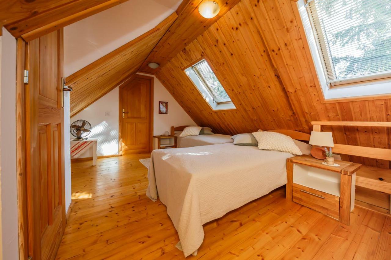 Beautiful Cottage With Heated Pool For 22 Ppl Plaški Esterno foto