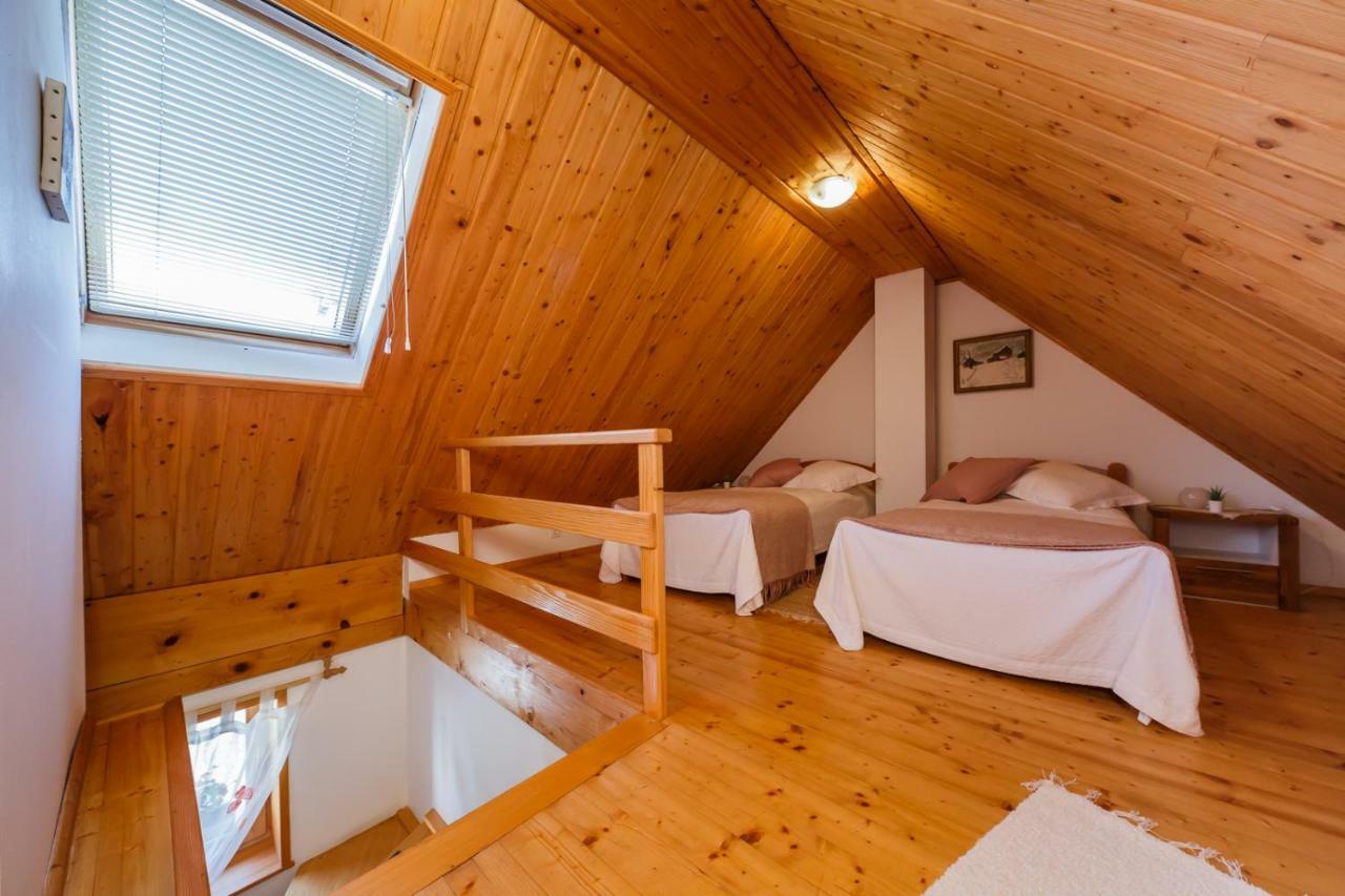 Beautiful Cottage With Heated Pool For 22 Ppl Plaški Esterno foto