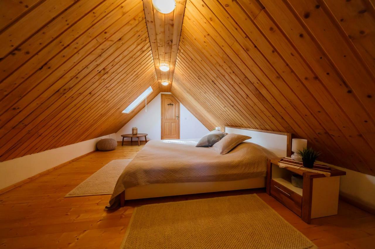 Beautiful Cottage With Heated Pool For 22 Ppl Plaški Esterno foto