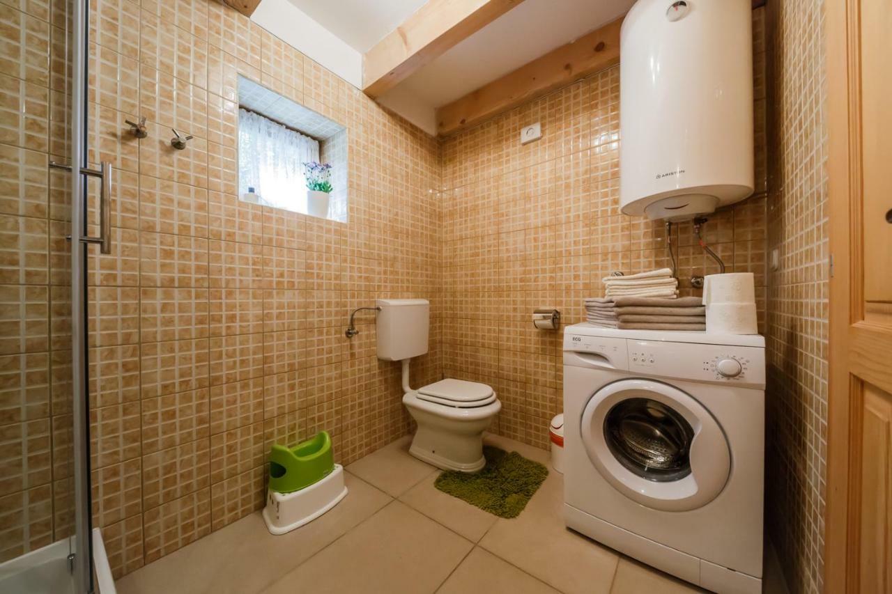 Beautiful Cottage With Heated Pool For 22 Ppl Plaški Esterno foto