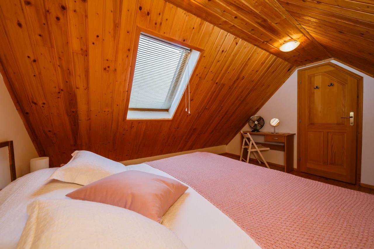 Beautiful Cottage With Heated Pool For 22 Ppl Plaški Esterno foto