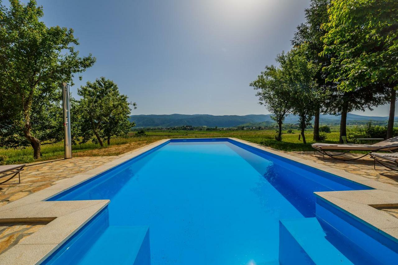 Beautiful Cottage With Heated Pool For 22 Ppl Plaški Esterno foto