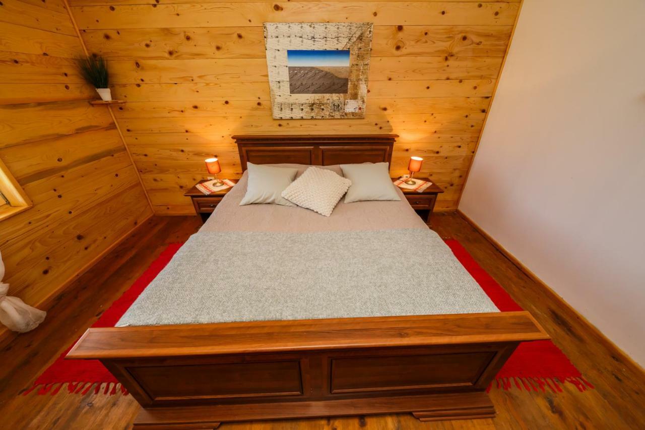 Beautiful Cottage With Heated Pool For 22 Ppl Plaški Esterno foto
