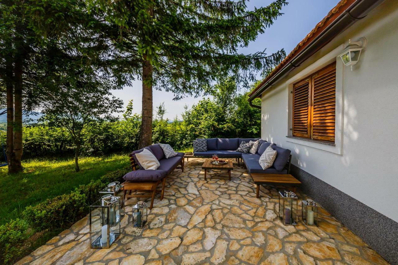 Beautiful Cottage With Heated Pool For 22 Ppl Plaški Esterno foto