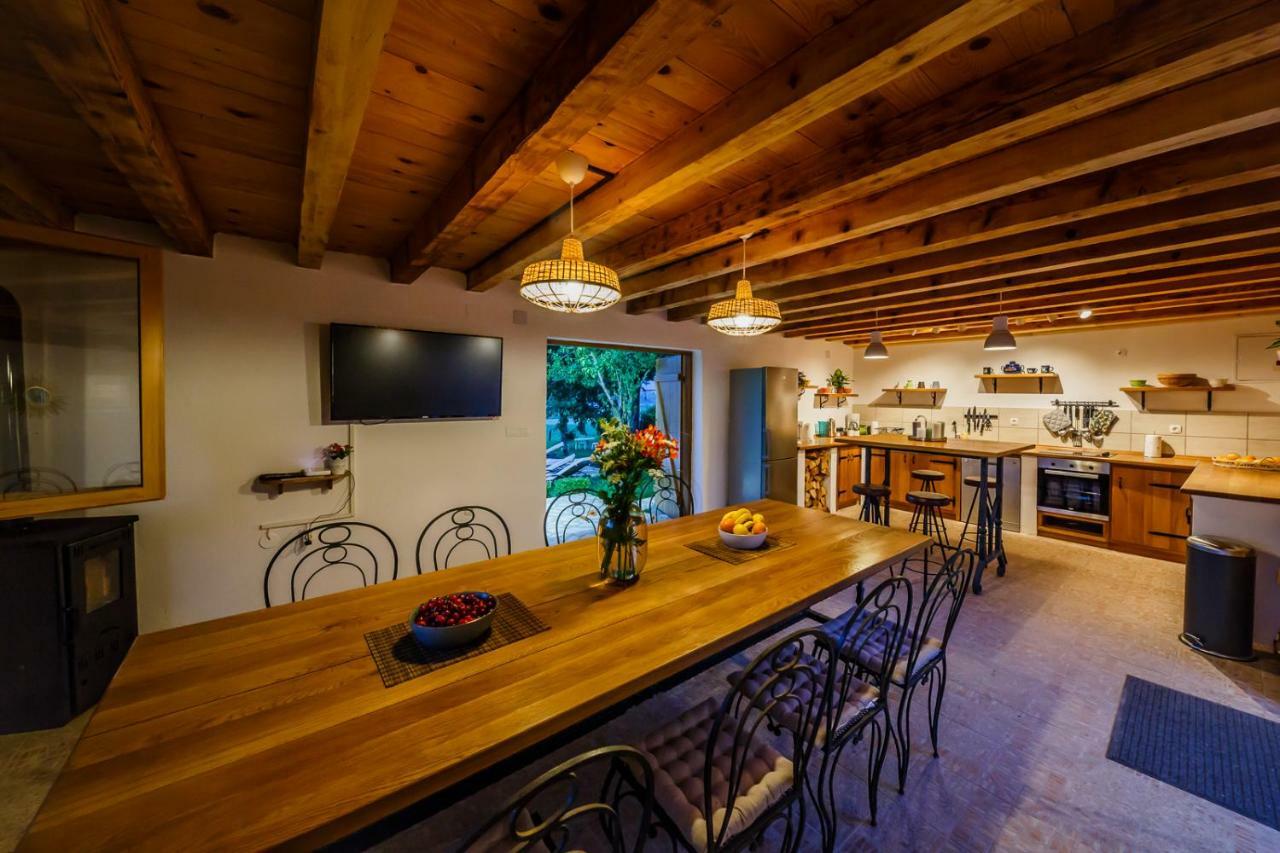 Beautiful Cottage With Heated Pool For 22 Ppl Plaški Esterno foto