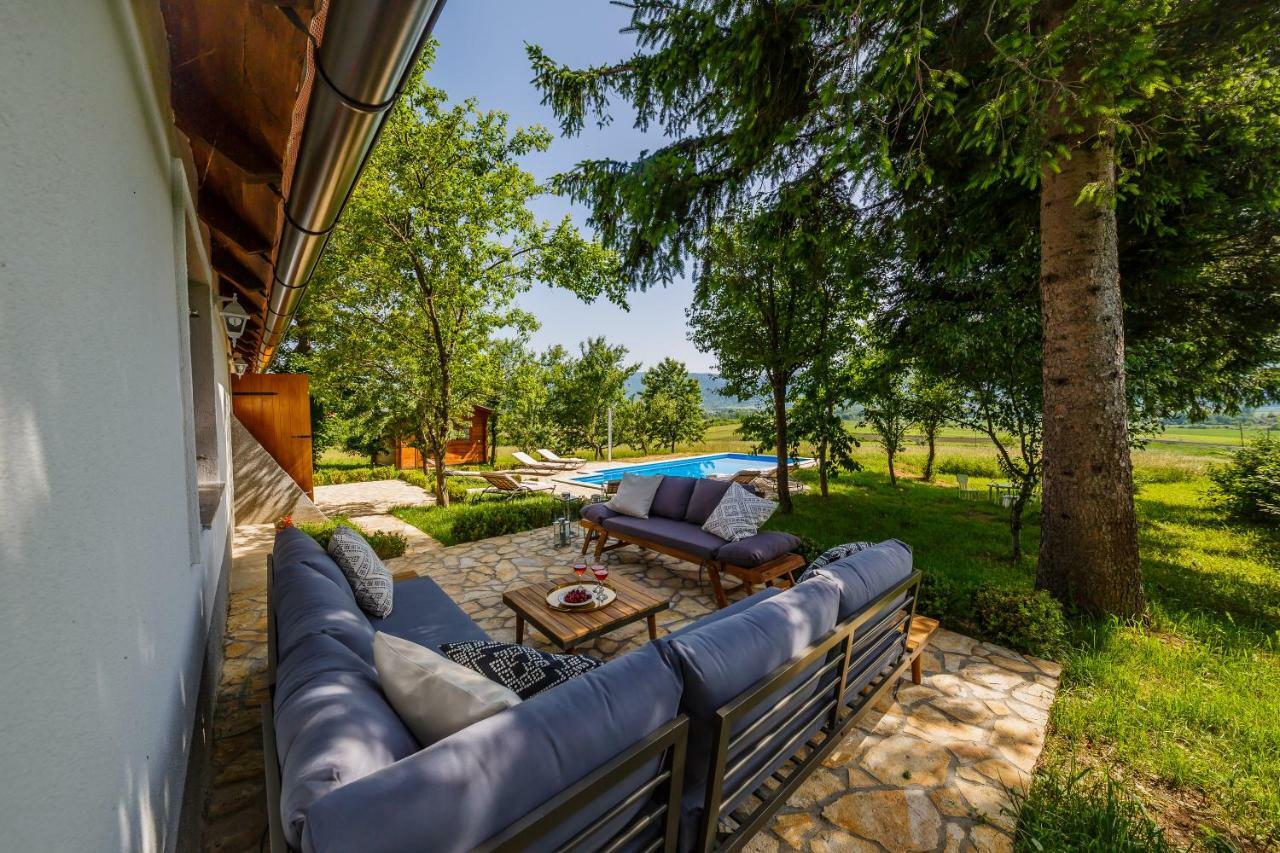 Beautiful Cottage With Heated Pool For 22 Ppl Plaški Esterno foto