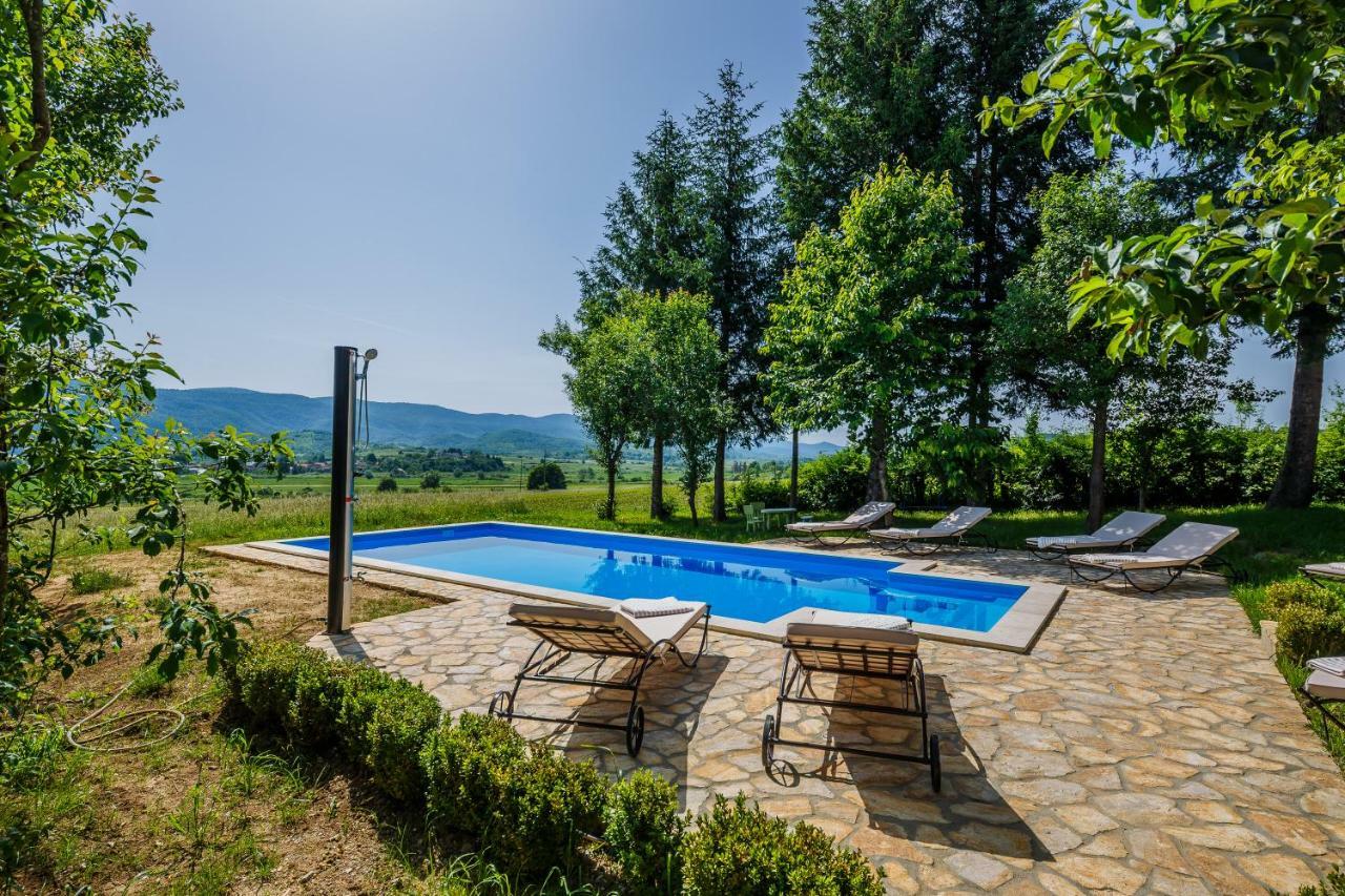 Beautiful Cottage With Heated Pool For 22 Ppl Plaški Esterno foto