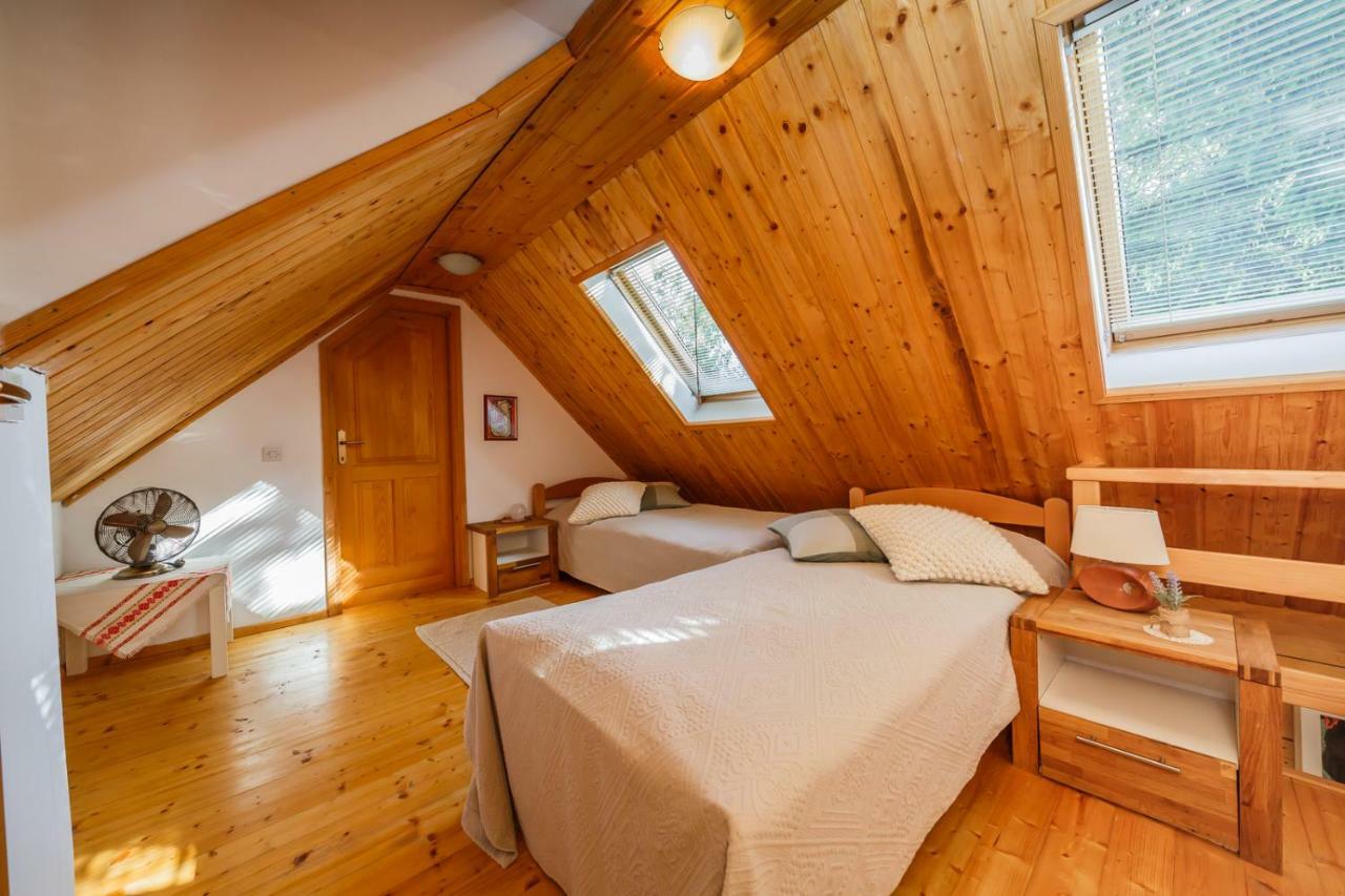 Beautiful Cottage With Heated Pool For 22 Ppl Plaški Esterno foto
