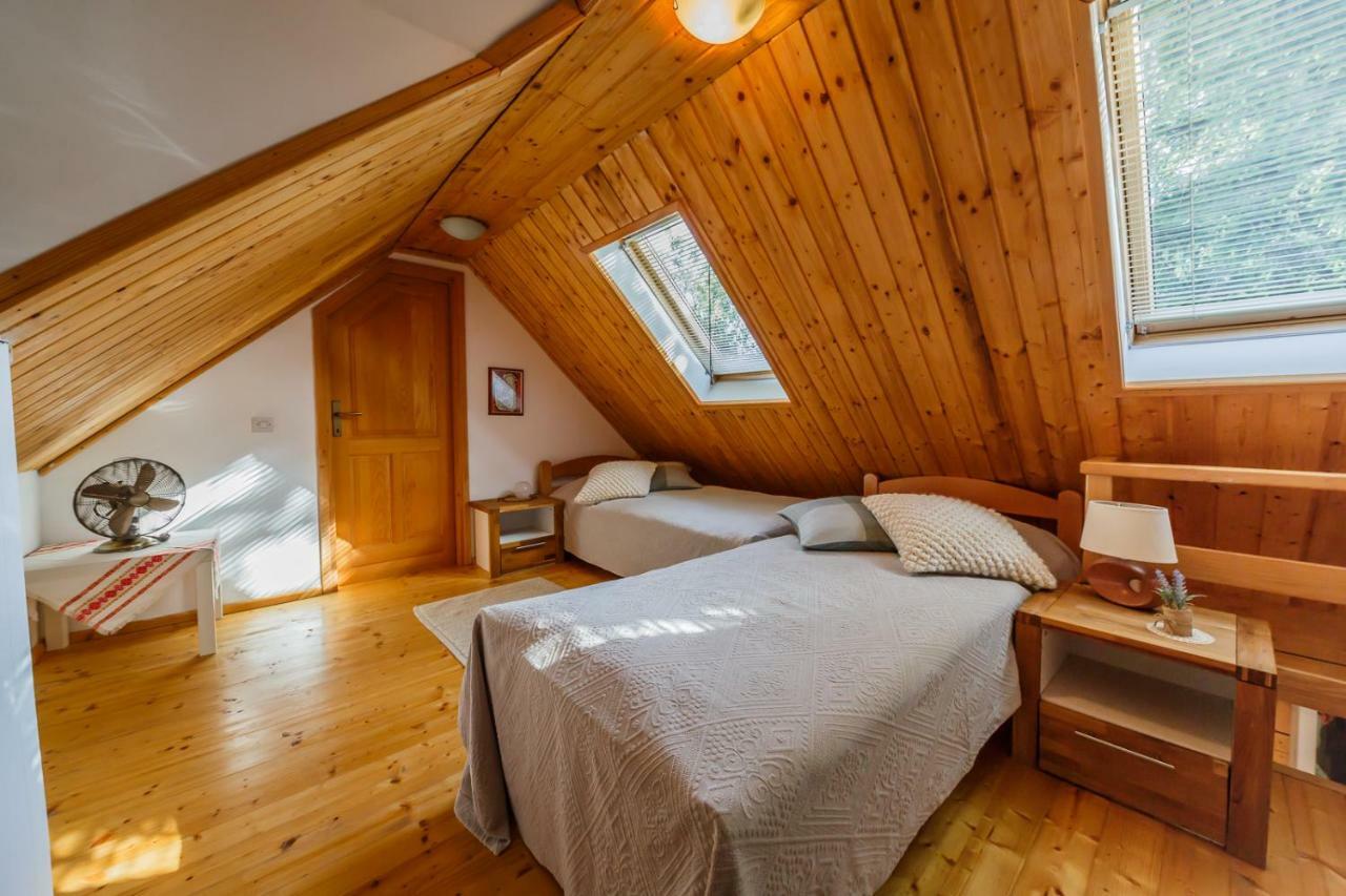 Beautiful Cottage With Heated Pool For 22 Ppl Plaški Esterno foto