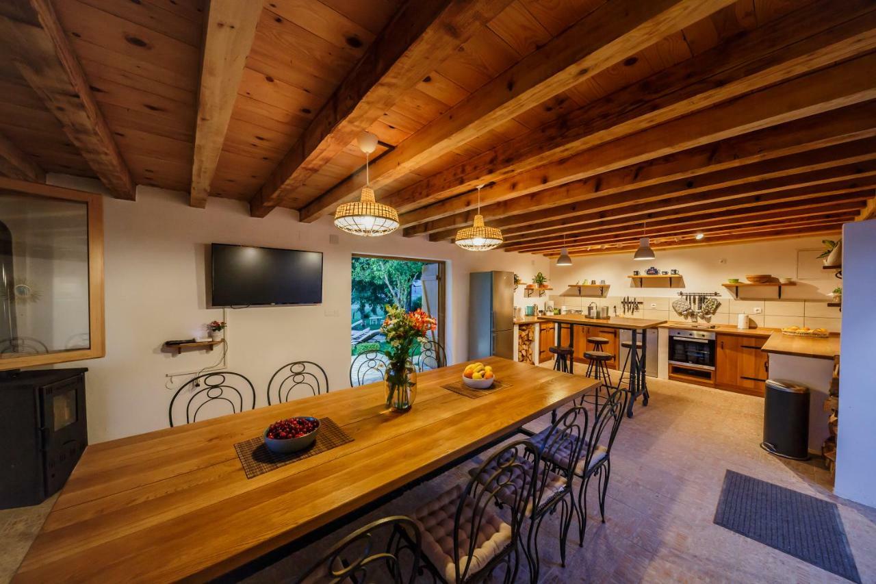 Beautiful Cottage With Heated Pool For 22 Ppl Plaški Esterno foto