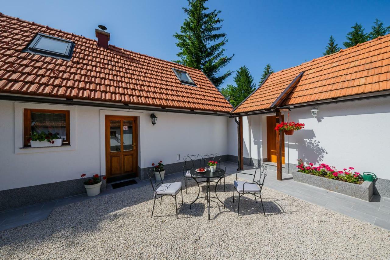 Beautiful Cottage With Heated Pool For 22 Ppl Plaški Esterno foto