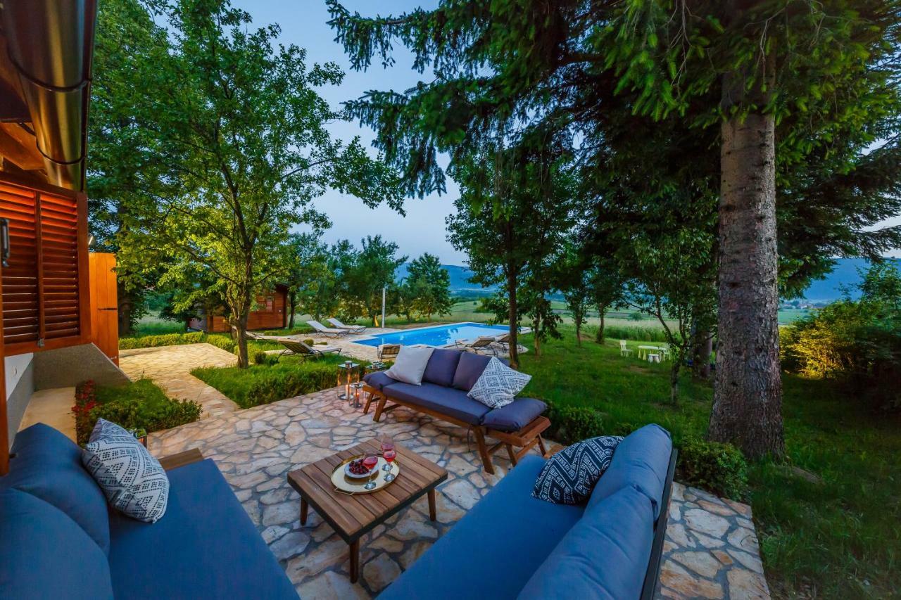 Beautiful Cottage With Heated Pool For 22 Ppl Plaški Esterno foto