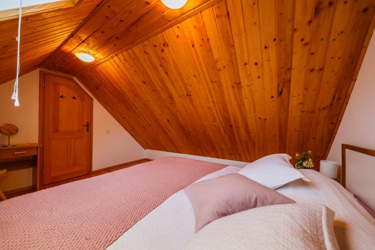 Beautiful Cottage With Heated Pool For 22 Ppl Plaški Esterno foto